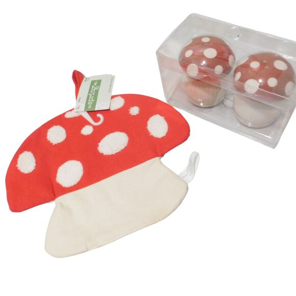 Other - Mushroom Cotton Pot Holder(8"x9") RED & WHITE with salt & Pepper Shaker set